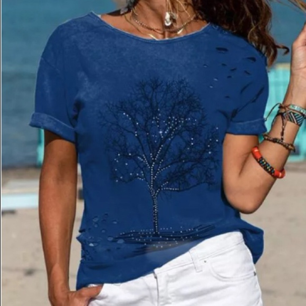 B3 Character Round Neckline Short Sleeve Casual tee.